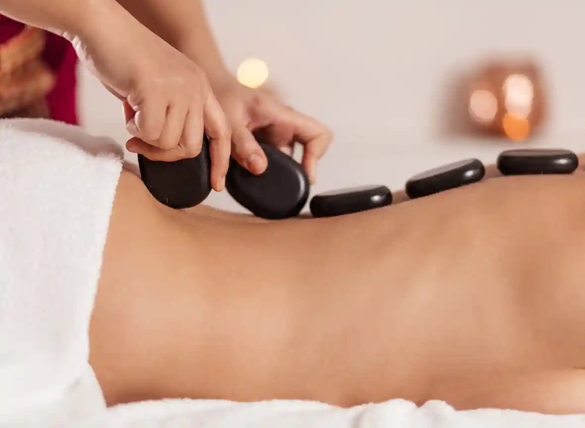 AT 629 KI-Hotstone-Massage AT 629 KI- Hotstone-Massage mit warmen Steinen
