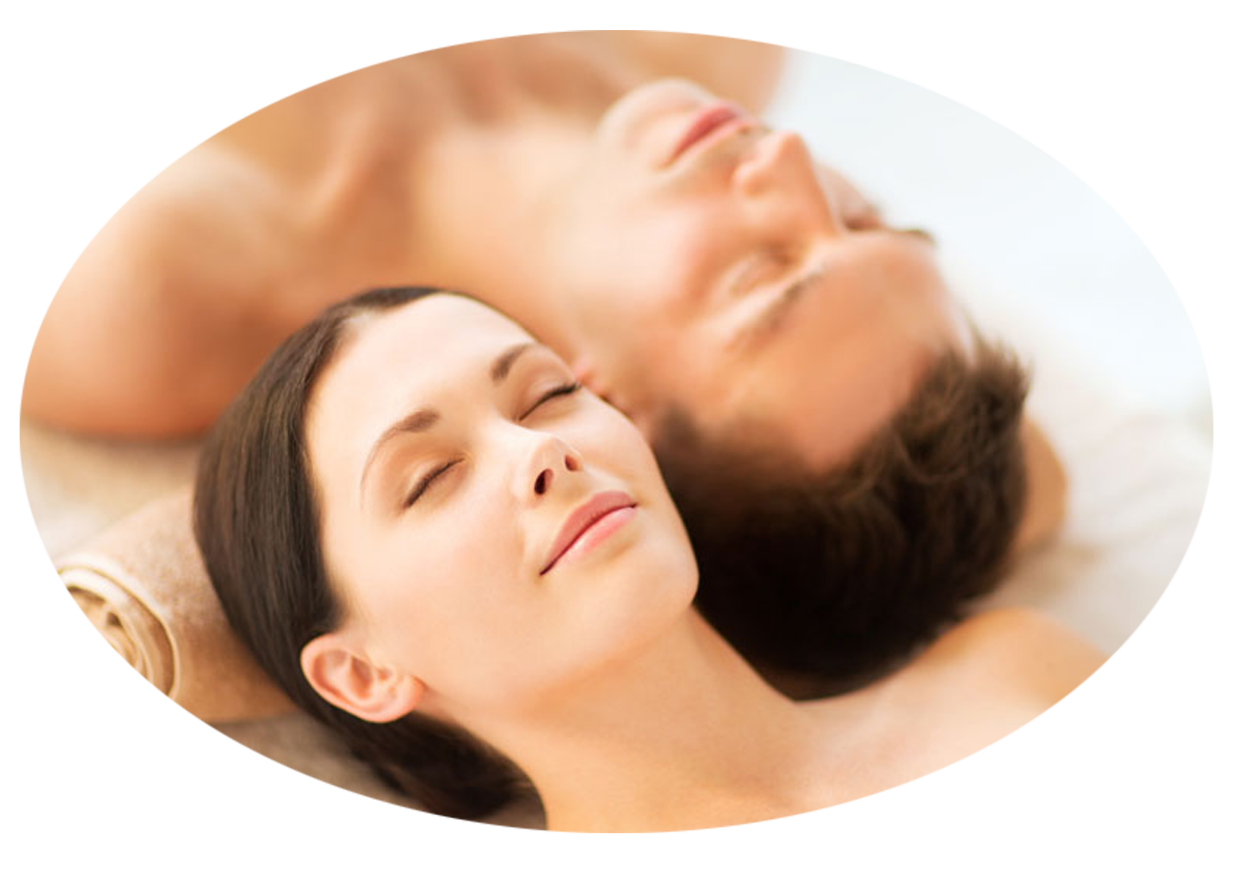 Ein Mann und eine Frau die eine Massage genießen. Ein Mann und eine Frau die eine Massage genießen.